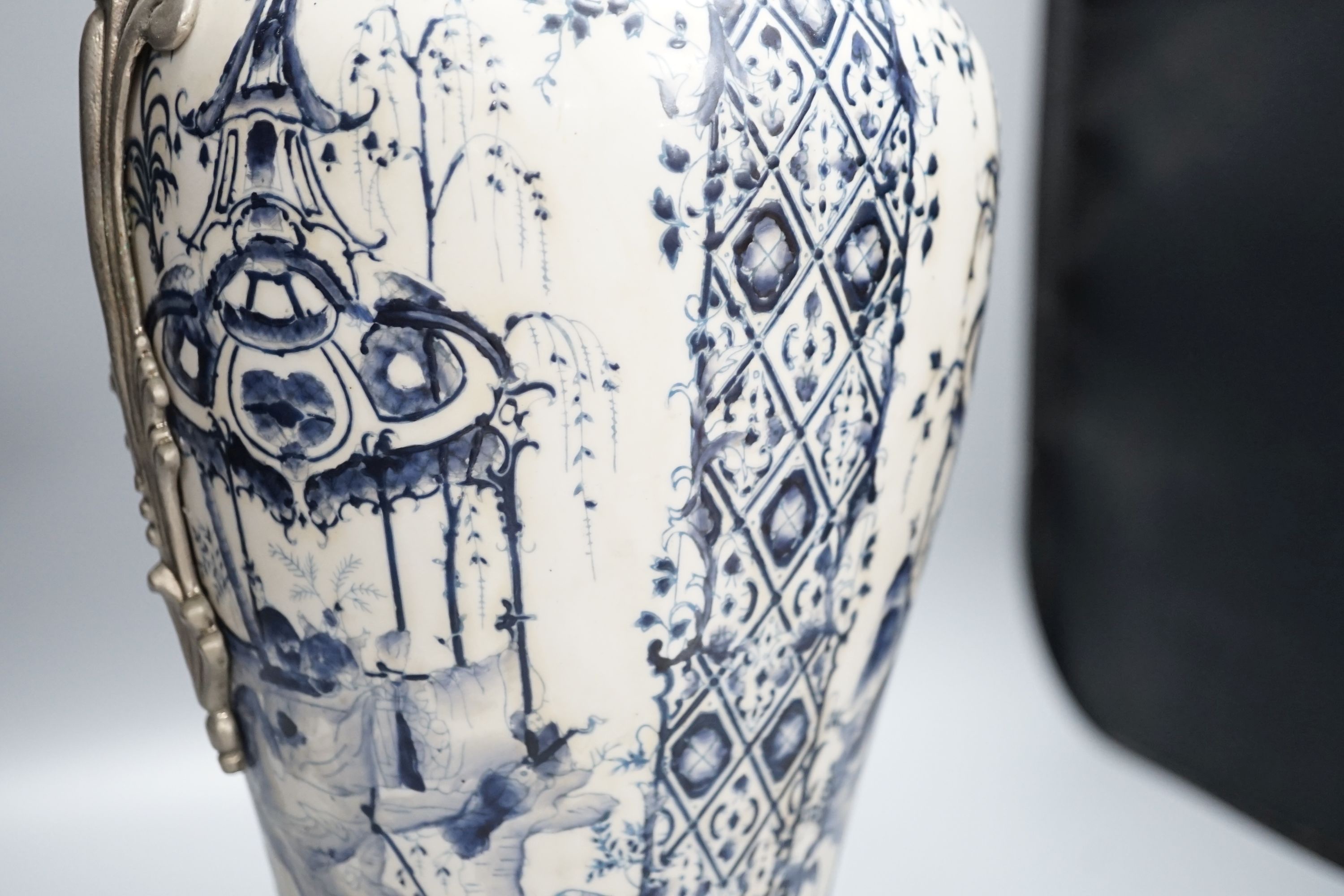 A blue and white chinoiserie and metal-mounted table lamp, 52cm